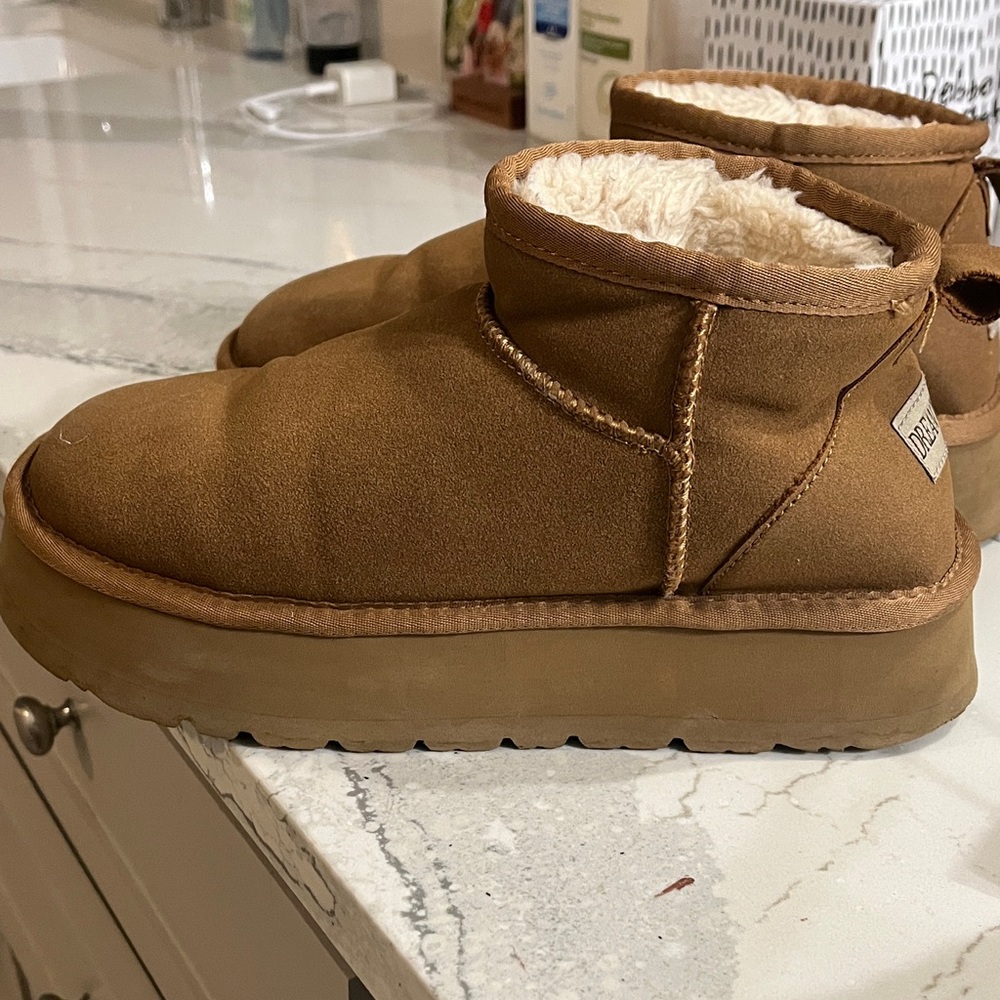 Dream Pairs women’s platform slippers